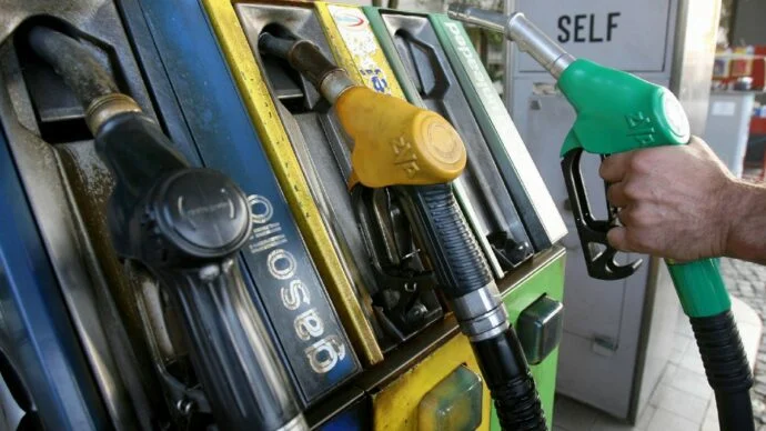 Lo sconto sul gasolio scade sabato: non paga lo Stato, ma i big dell’energia. E sarà rimborsato senza interessi