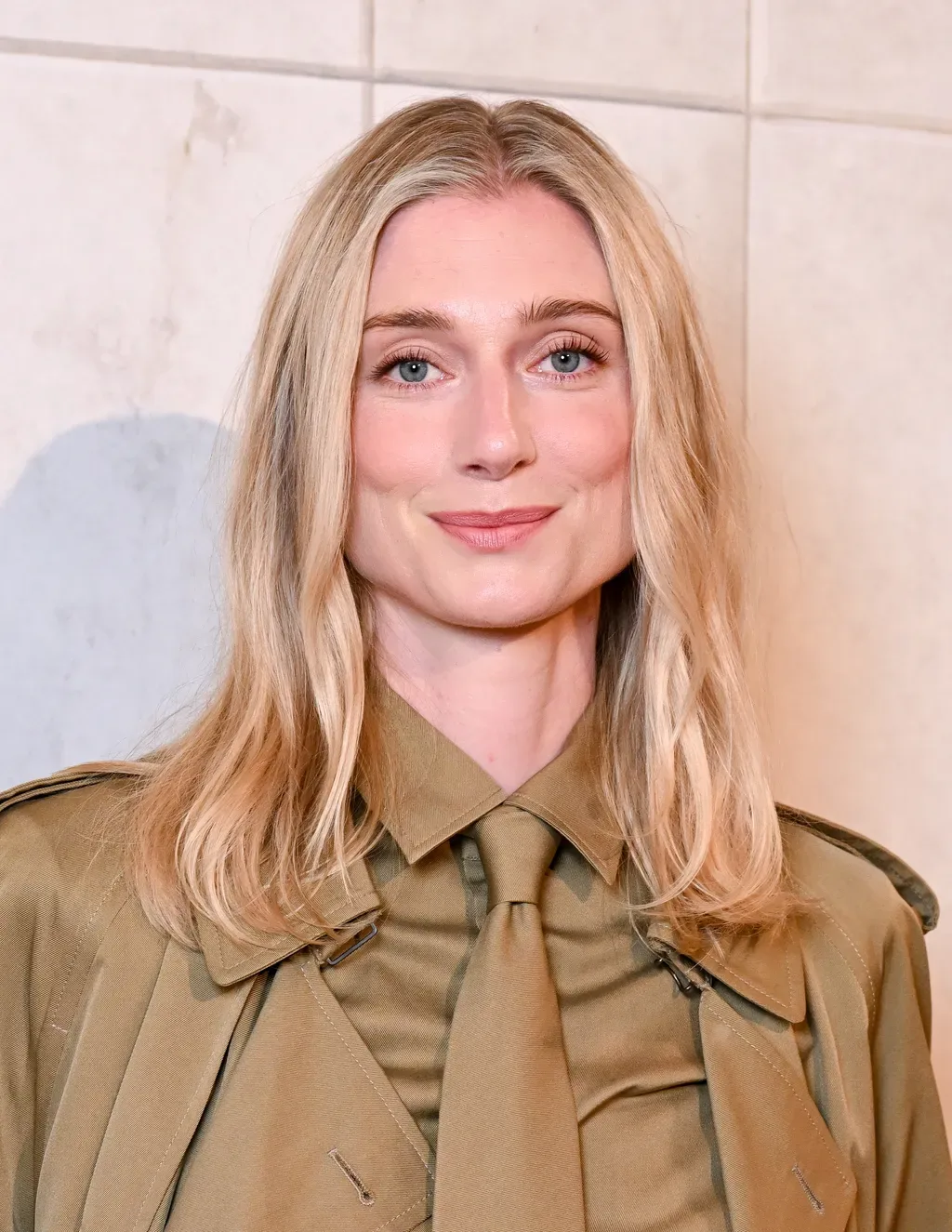 Lob effetto naturale e makeup luminoso la combo perfetta.