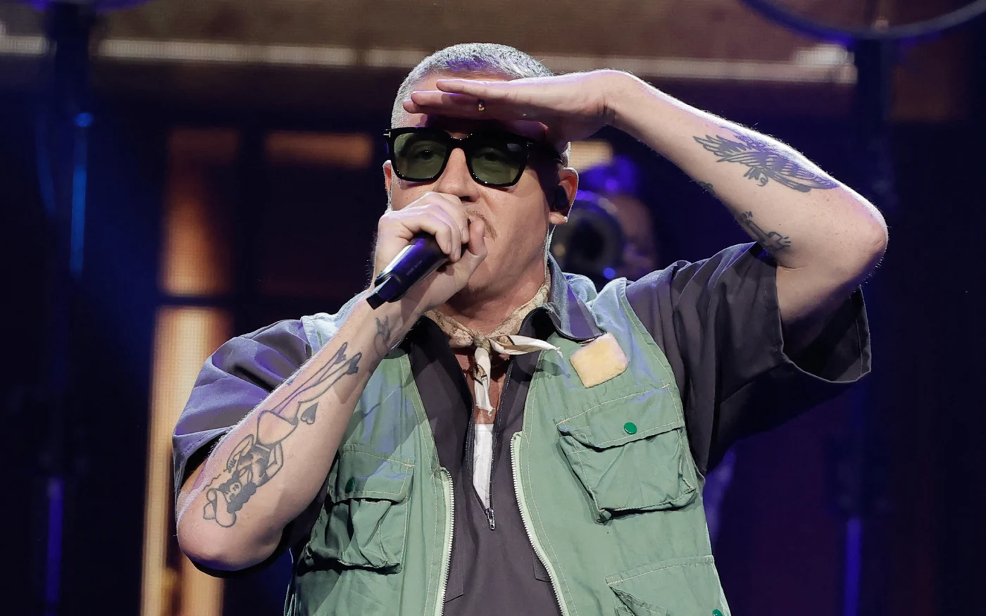 Macklemore escluso dal tour USA di Ed Sheeran: cancellate 8 date dopo le polemiche sul palco