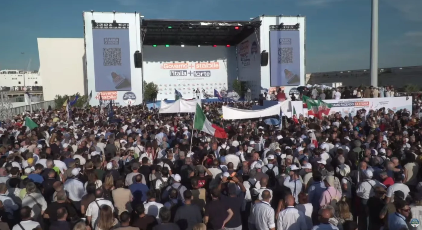 Meloni a Bari alle 19:30: il discorso della premier sul palco per la festa del governo