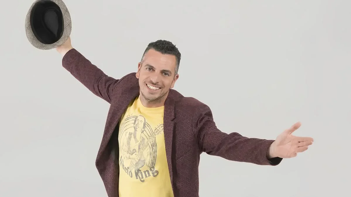 Mirko Casadei festeggia 25 anni di orchestra: 22 musicisti sul palco a Forlì per il liscio