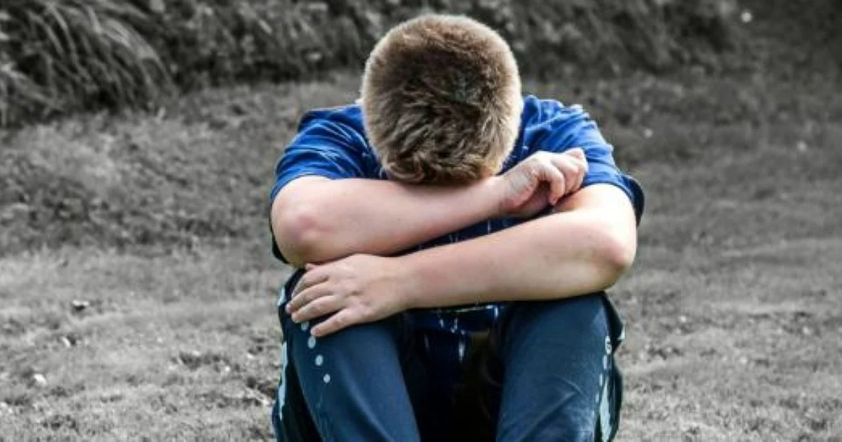 Napoli, bimbo autistico di 10 anni picchiato a scuola: le violenze scoperte con un registratore nei pantaloni