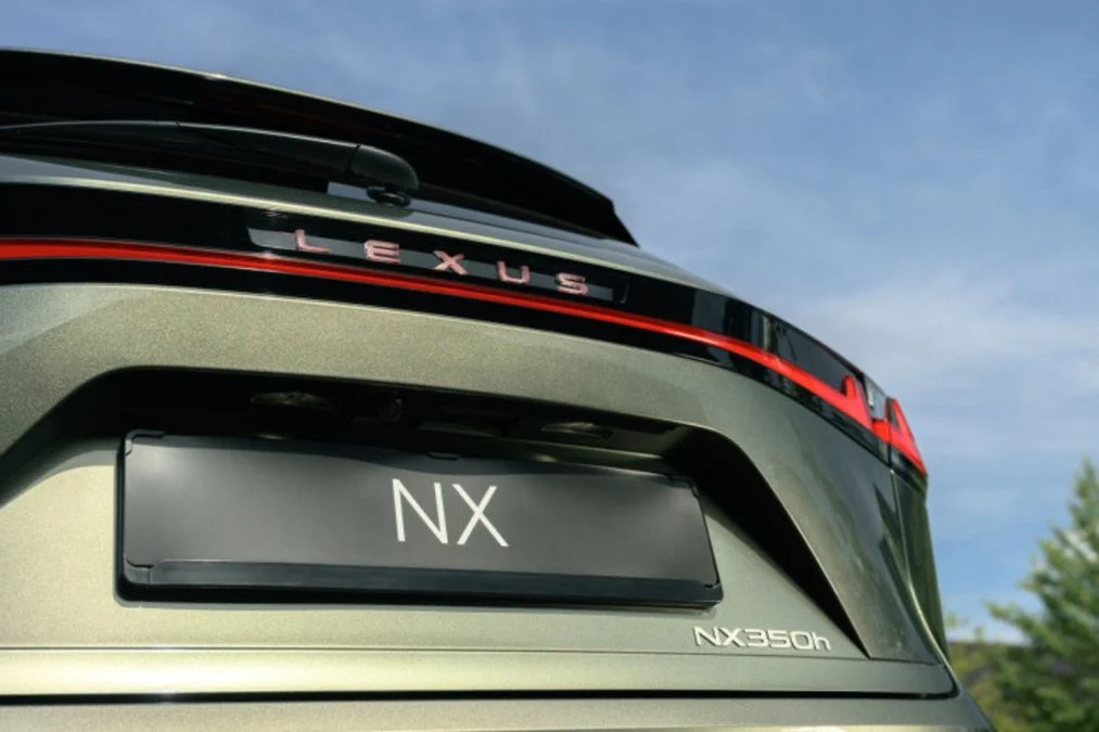 Nuova Lexus NX: 307 CV, 100 km in elettrico e ricarica in 30 minuti