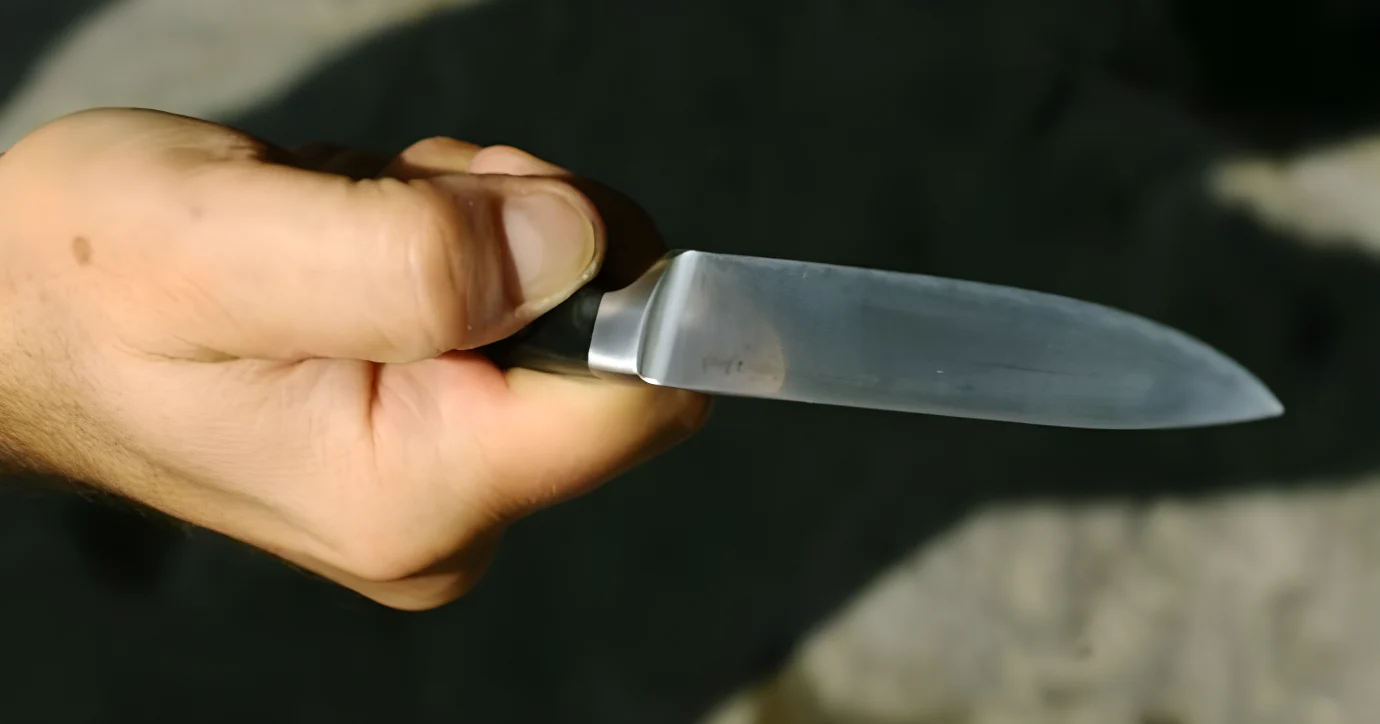 Padre, madre e figlia accoltellati in casa a Ladispoli. Al vaglio la posizione del quarto componente della famiglia