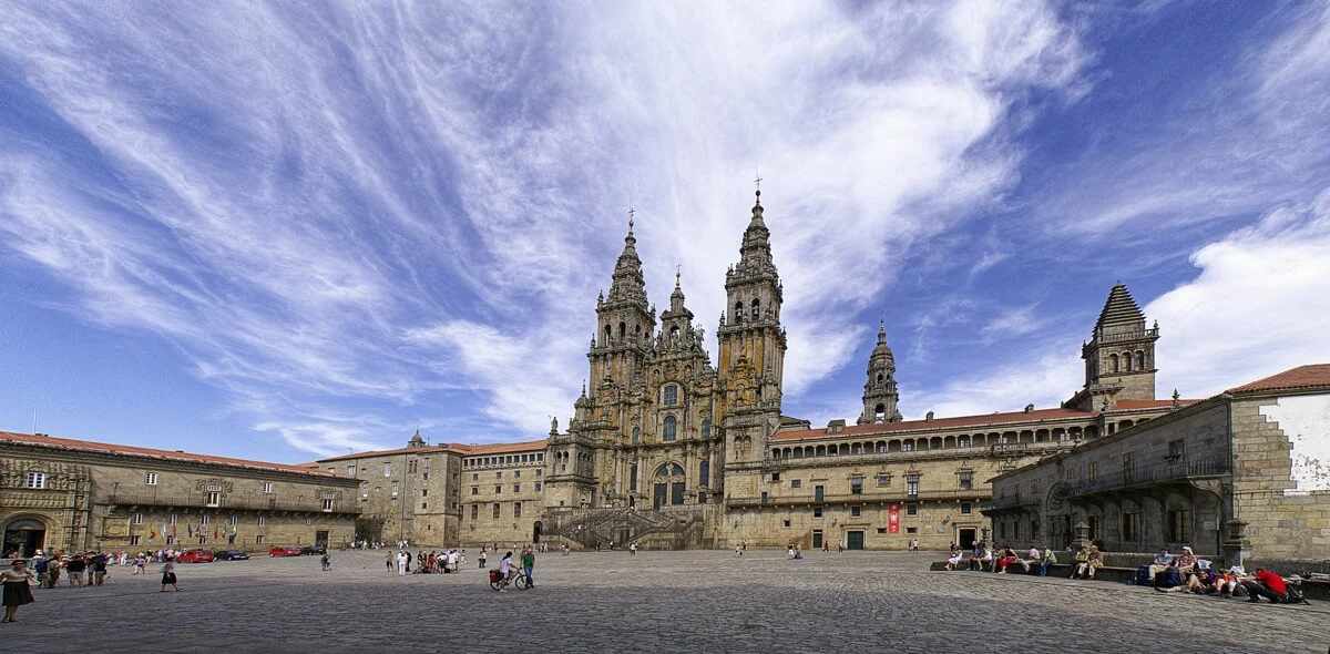 Panoramica_Catedral_de_Santiago_de_Compostela_WikimediaCommons
