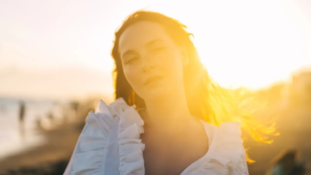 Pelle e sole: 3 nutrienti chiave per potenziare la barriera cutanea secondo la nutrizionista