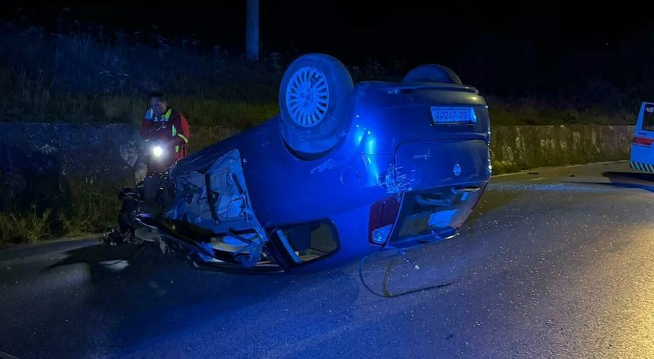 Pieve del Grappa, 15enne ruba un'auto da un giardino, si ribalta e fugge: rintracciato dai Carabinieri