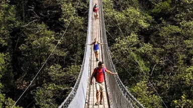 Ponte tibetano, 360 passi sospesi nel vuoto non lontani da Milano