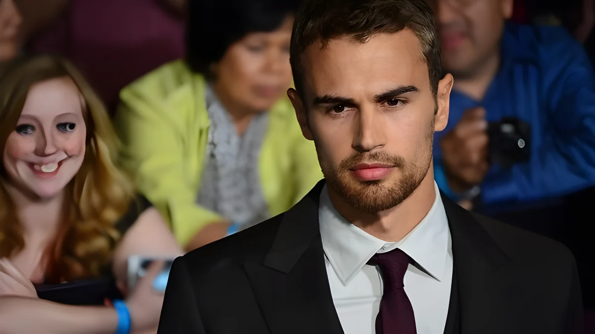 Quanto guadagna Theo James, il protagonista di The Gentlemen?