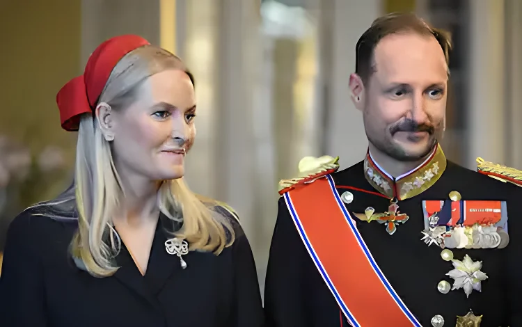 Re Haakon VIII e la regina consorte Mette-Marit