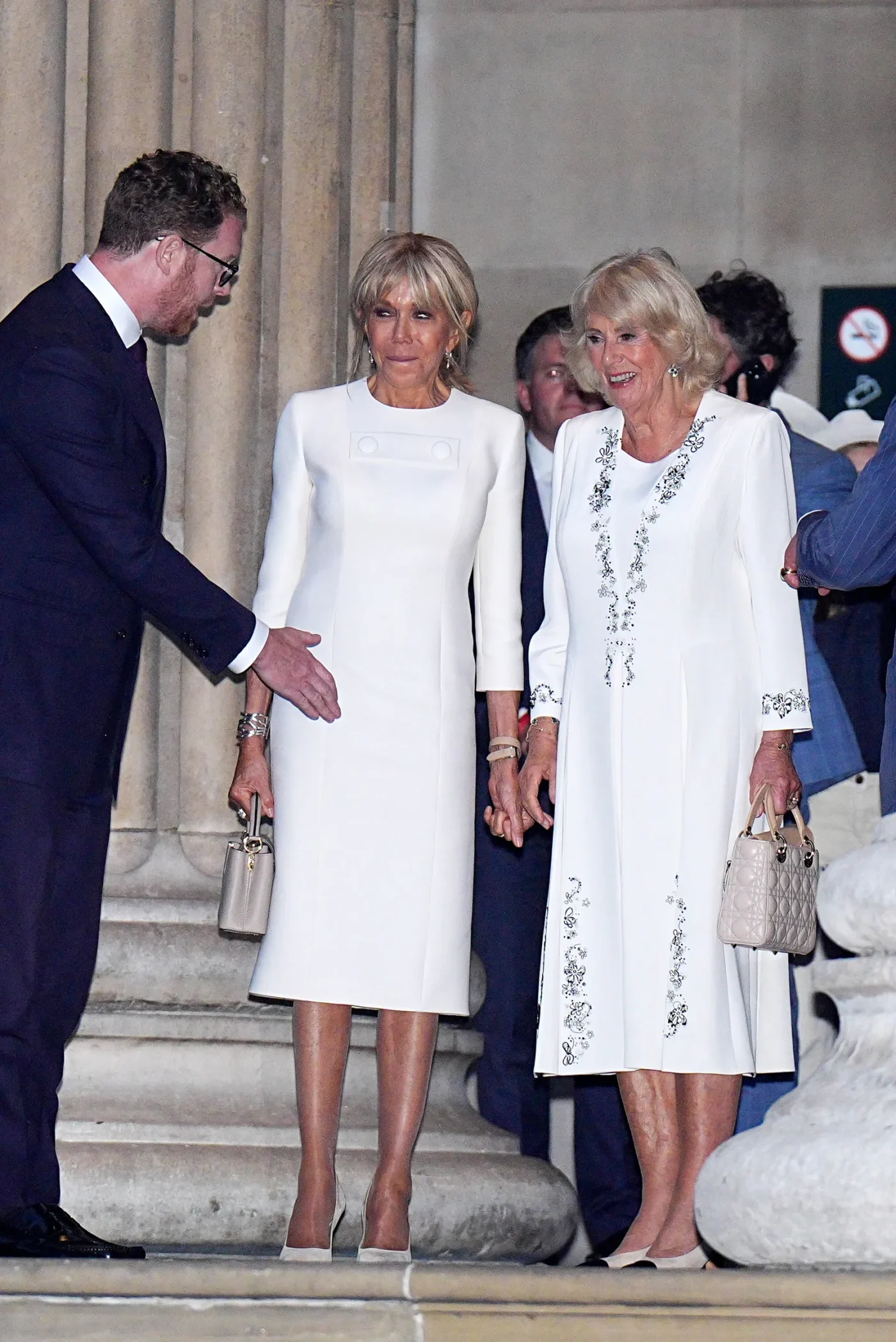 Regina Camilla e Brigitte Macron