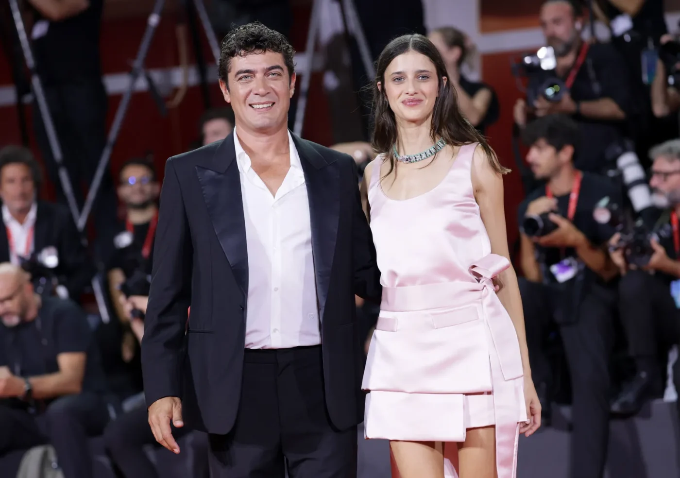 Riccardo Scamarcio Benedetta Porcaroli red carpet venezia