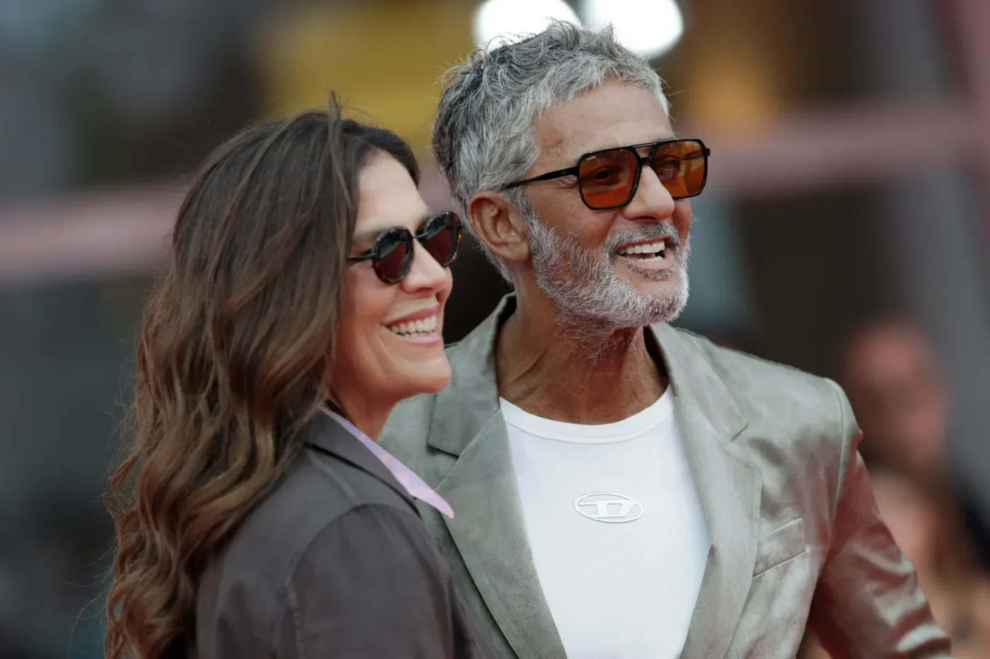 Rosario Fiorello arriva con la moglie Susanna Biondo