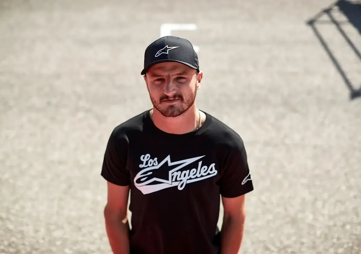 Serve altro per capire che matto tutto cuore è Jack Miller? Scende da una M1 problematica in MotoGP per salire su una R1 che fatica in SBK
