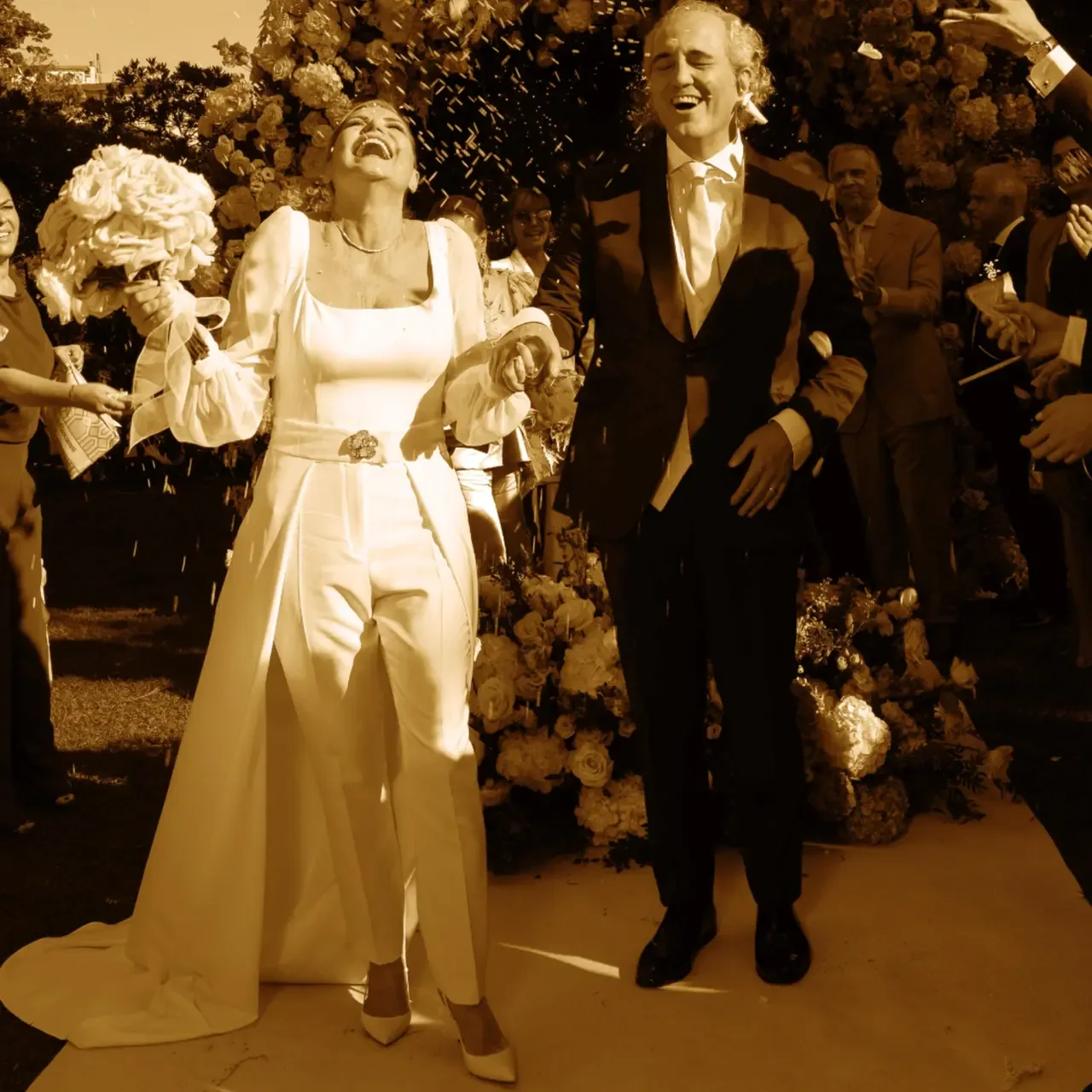 Simona Ventura e Giovanni Terzi il giorno del loro matrimonio celebrato il 6 luglio 2024 a Rimini. Una festa con 100 coppie di amici tra Grand Hotel e spiaggia