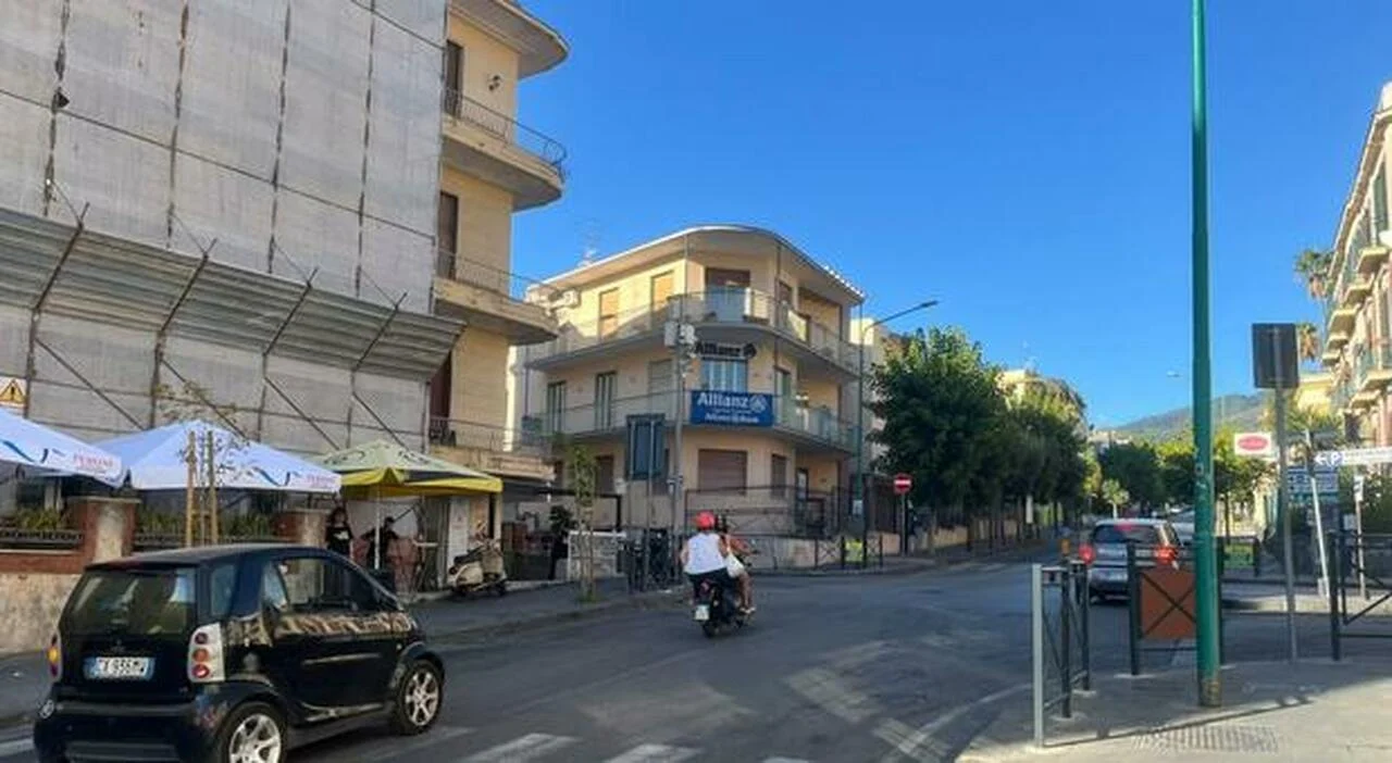 Sparatoria nella movida a Torre del Greco: ferito un 27enne, le telecamere incastrano i responsabili