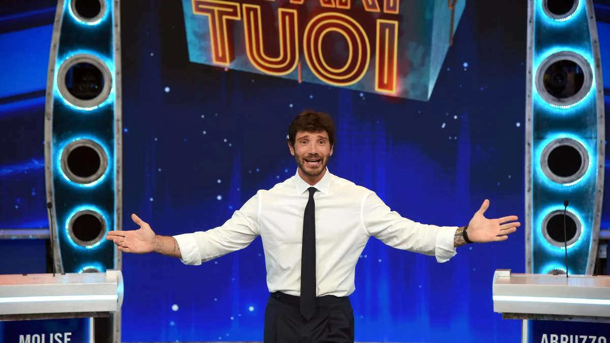 Stefano De Martino fa chiarezza sui 24 Big di Sanremo 2027 e l'ipotesi Maneskin