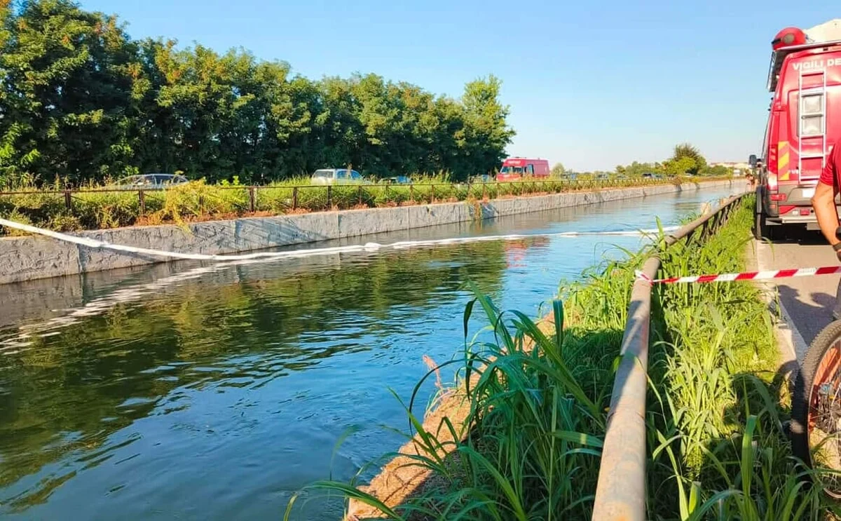 Sversamento Naviglio a Robecco - Foto R. Antonini-2
