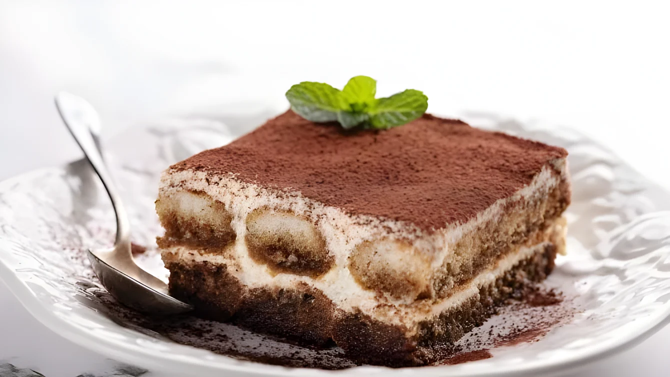 Tiramisù allo yogurt greco: la ricetta da 170 calorie pronta in 15 minuti
