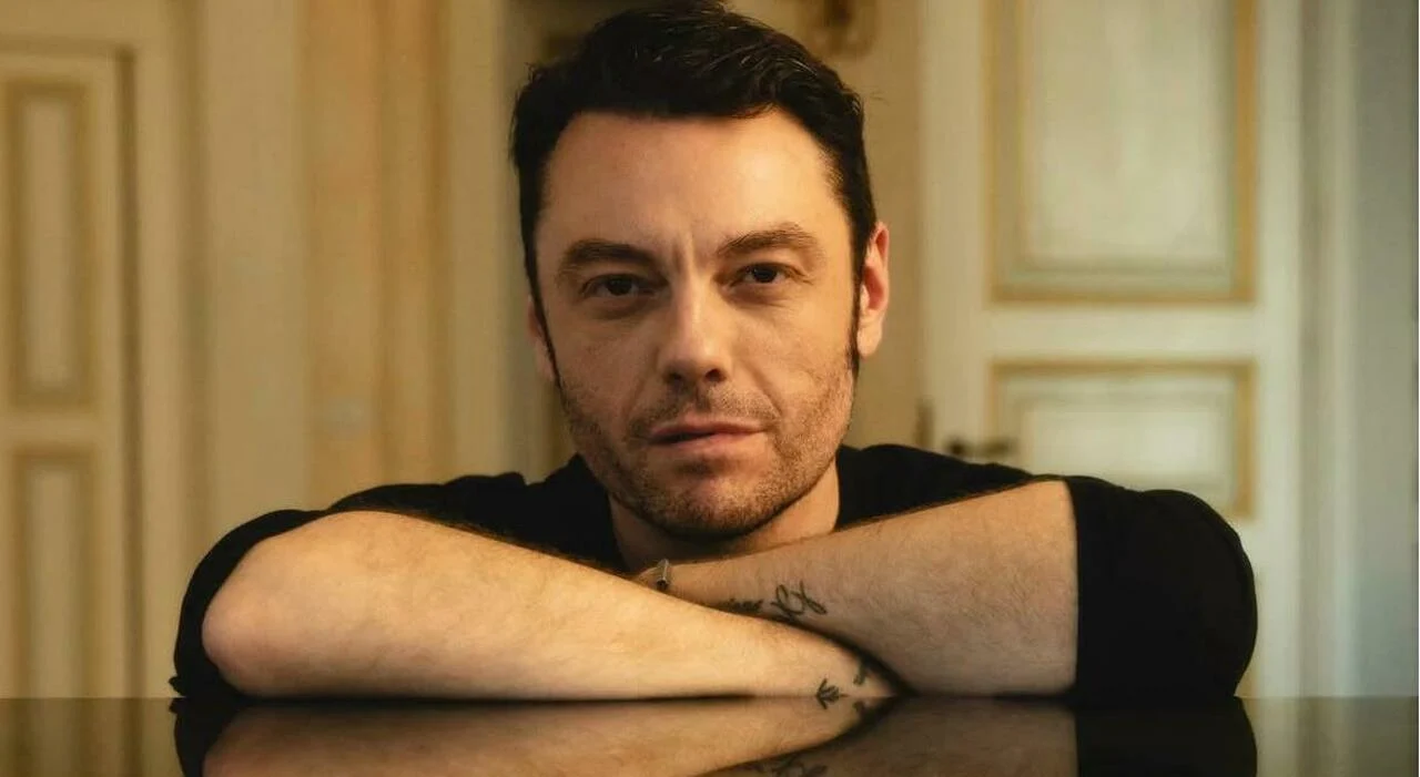 Tiziano Ferro in lacrime a Roma: la commovente lettera al matrimonio del fratello Flavio