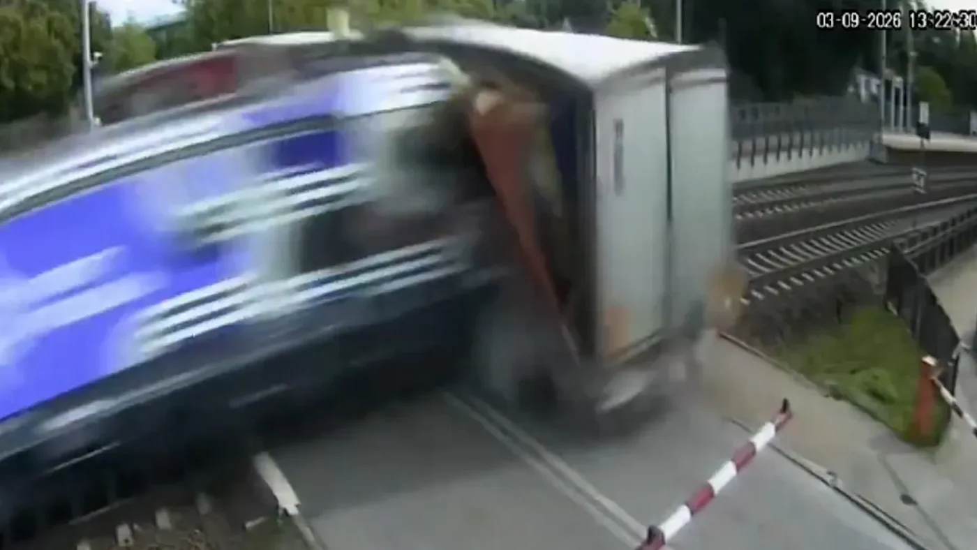 Treno contro un camion a un passaggio a livello a Danzica, il 3 settembre 2026.