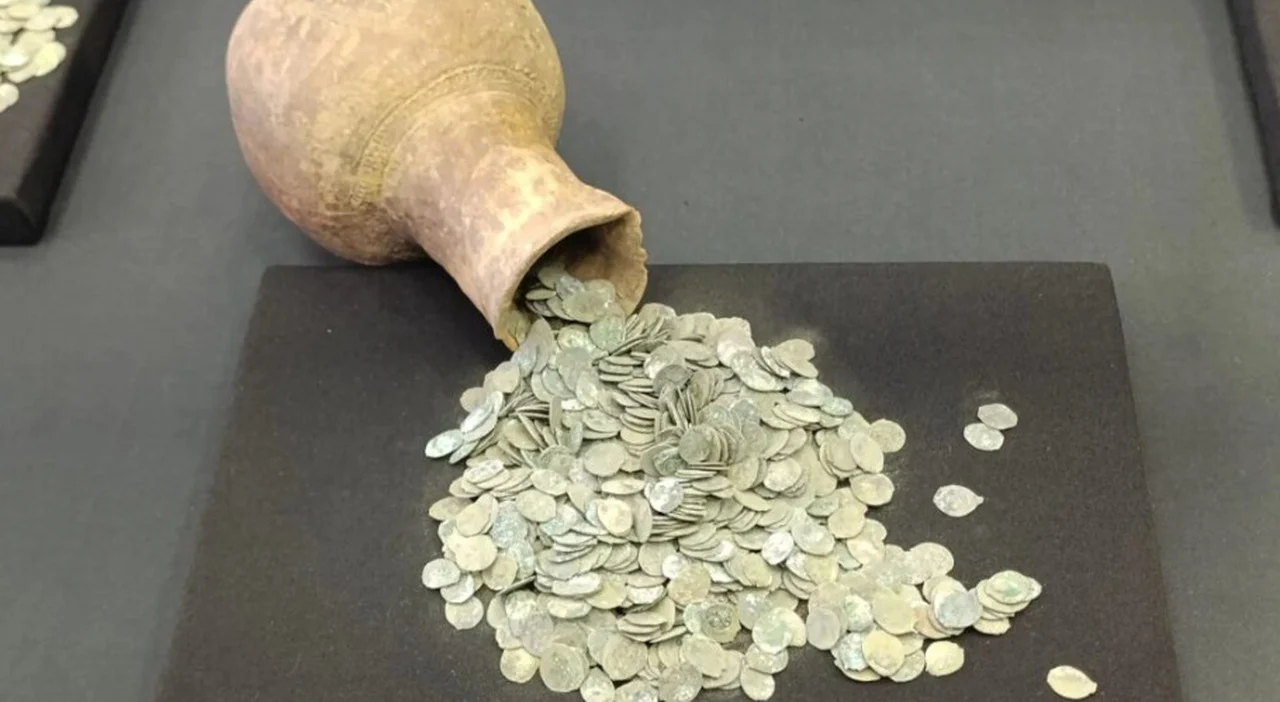 Trovate 2.600 monete d'argento del Quattrocento: il tesoro di Kolomna riemerge intatto dopo sei secoli