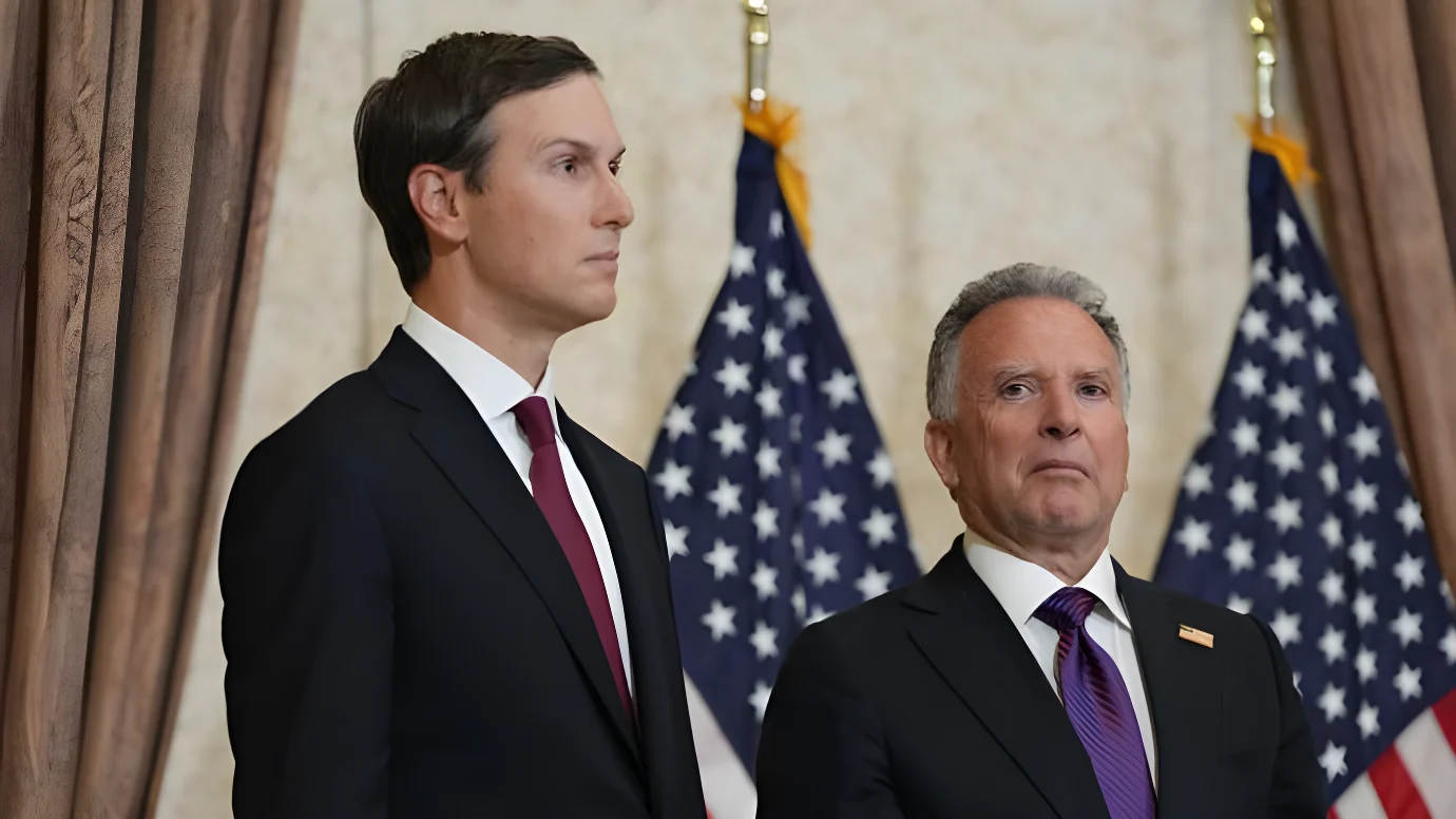 Ucraina, Witkoff e Kushner atterrati all’aeroporto di Mosca. Trump: “Abbiamo un’idea per porre fine alla guerra”
