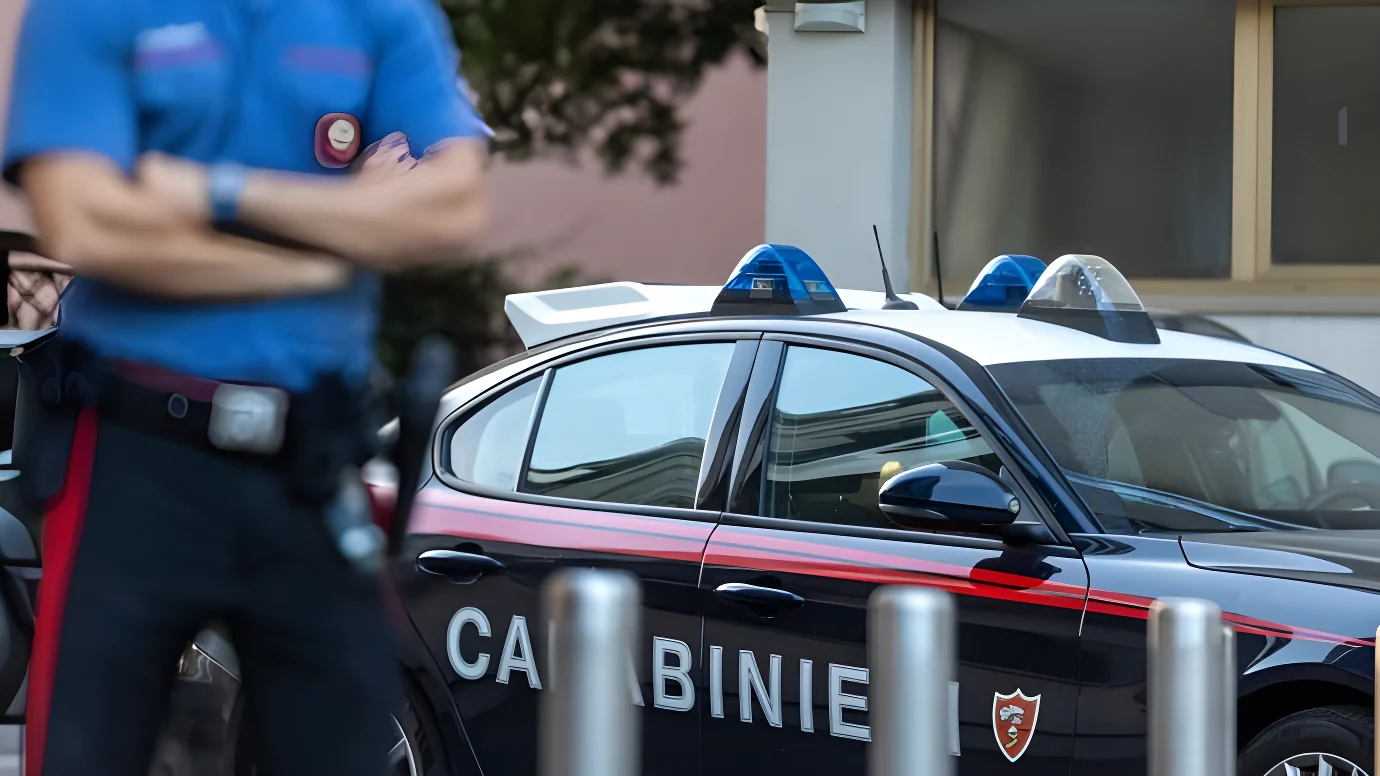 Udine, uomo ucciso a colpi di cacciavite durante una lite: l’aggressore è in fuga