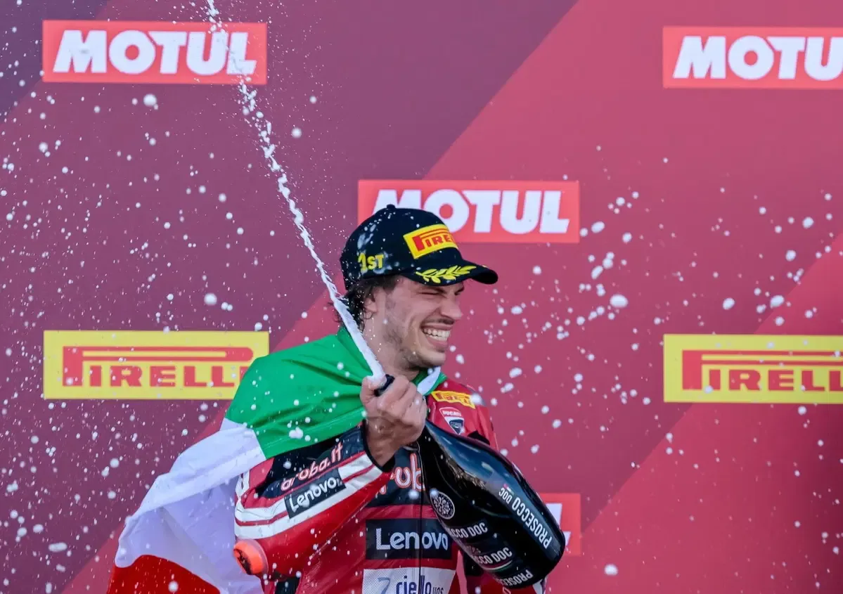 Ufficiale! Nicolò Bulega sarà un pilota di MotoGp con la Ducati di Valentino Rossi, ma sarà il babbo Davide che vi farà scendere una lacrima
