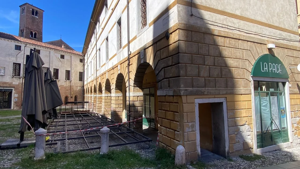 Un locale storico attivo da 149 anni e addio al plateatico: il piano per l'ex bar La Pace a Treviso