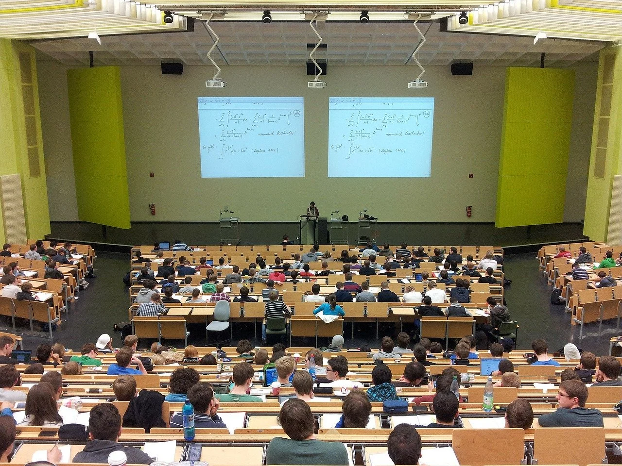 Università 2026/2027: fino a 7.171 euro di borsa di studio ed esenzione tasse sotto i 22.000 euro di ISEE