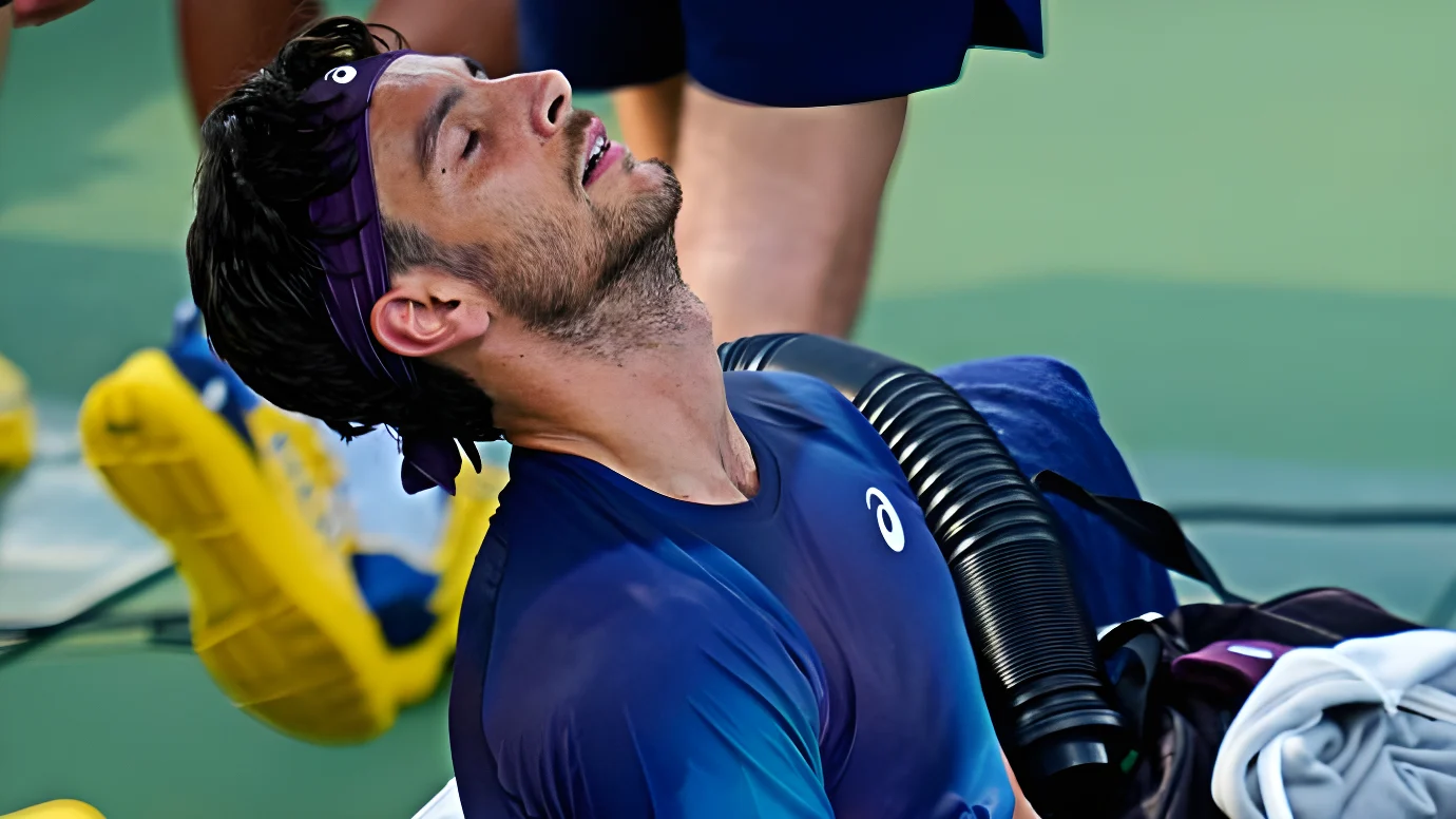 Us Open, malore e giramenti di testa per Musetti: è eliminato al secondo turno. “Sono stufo di queste cose, sembra un’odissea”
