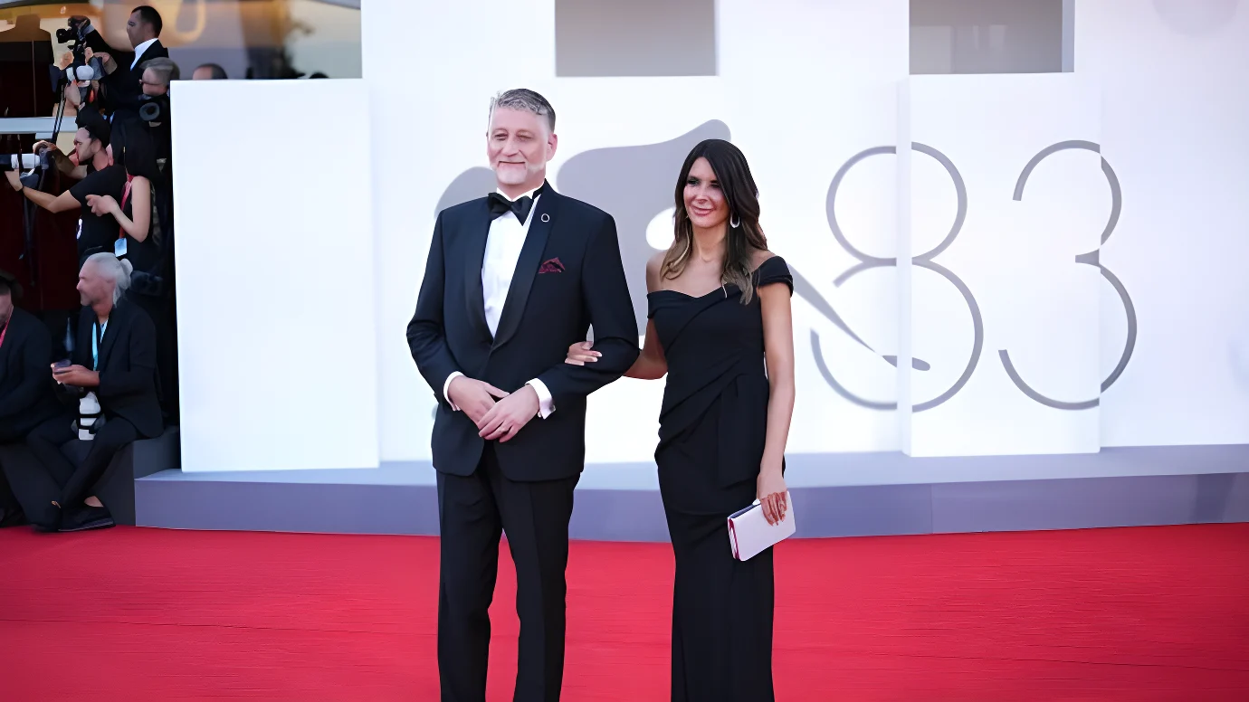 Venezia 83, la polvere sotto il red carpet. Tante luci nel report di Giuli ma il cinema guadagna solo con Zalone