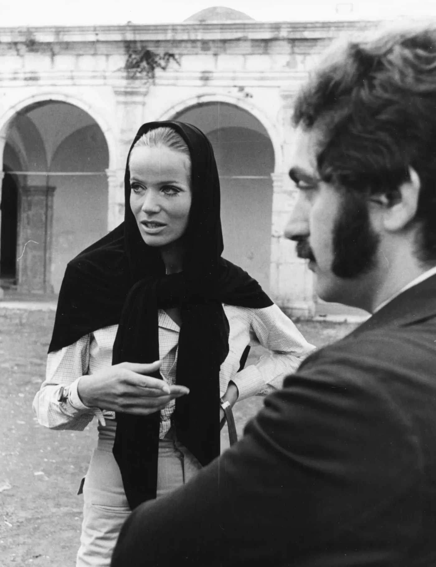 Veruschka con Paco Rabanne nel 1967 a Capri Moda Mare. Foto Getty.