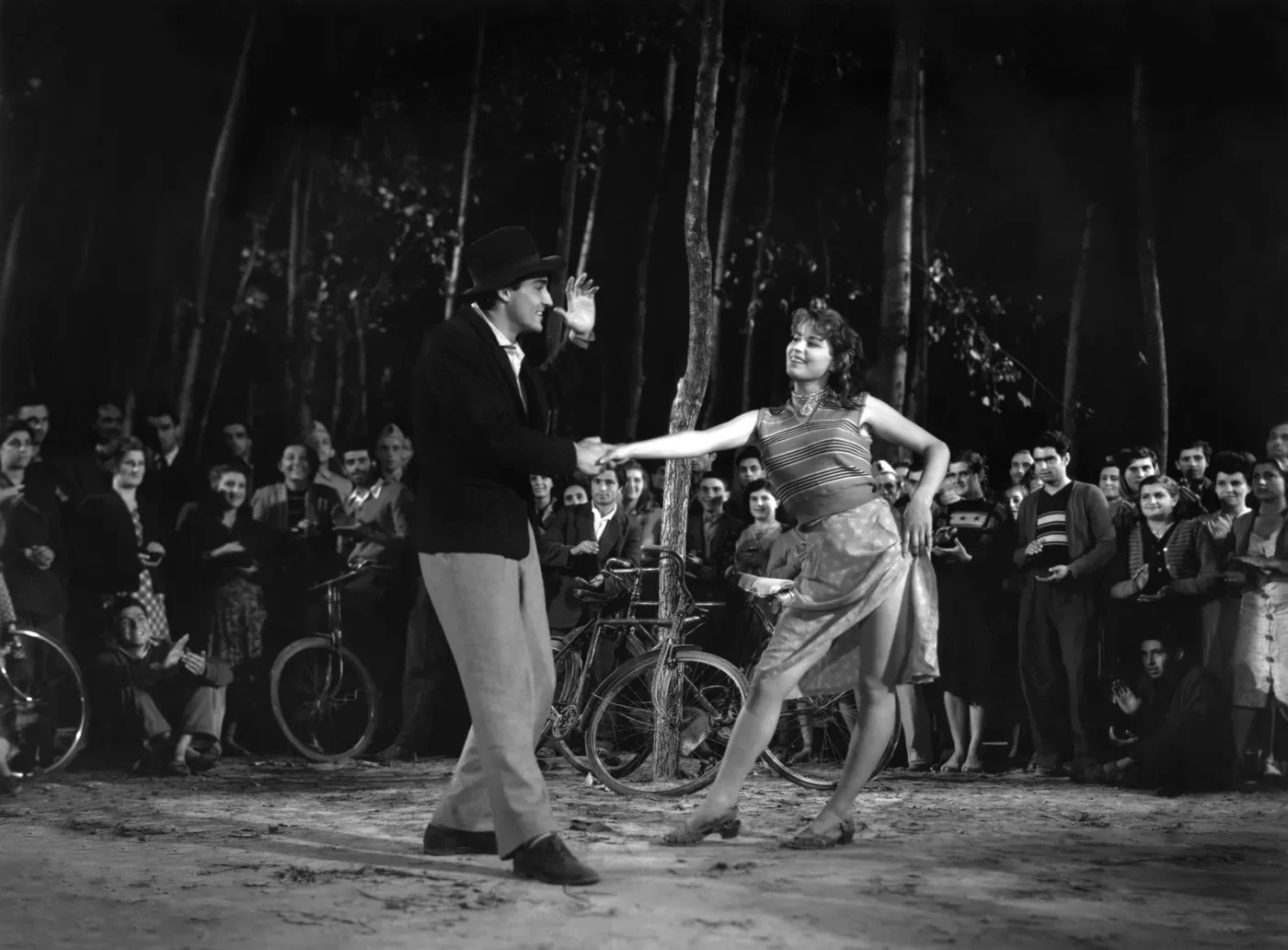 Vittorio Gassmann e Silvana Mangano sul set of Riso Amaro.