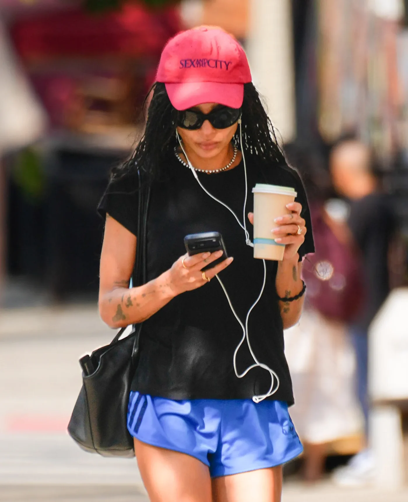 Zoë Kravitz passeggia per New York con l