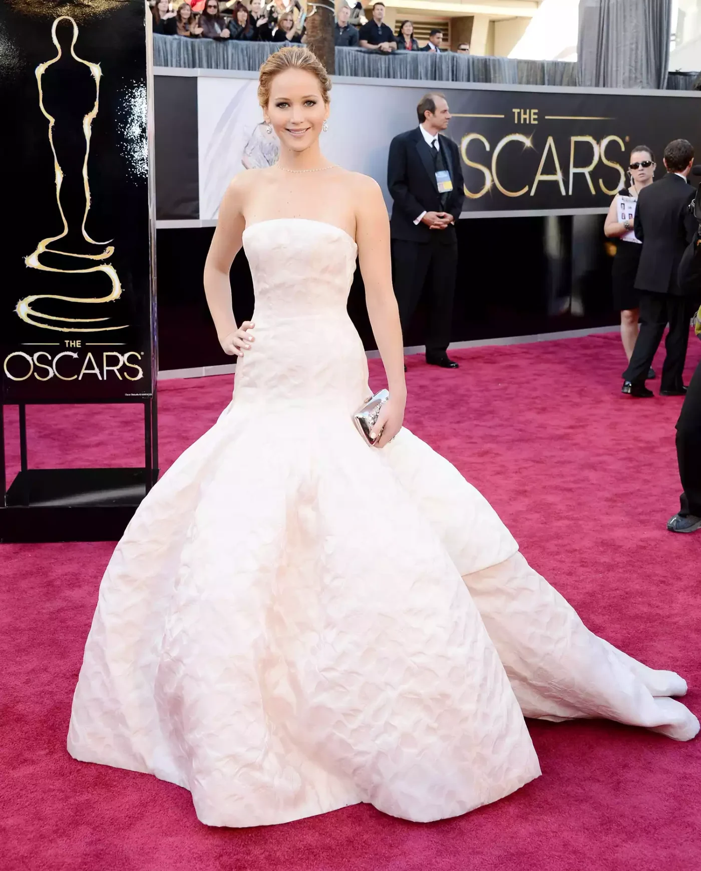 Actress Jennifer Lawrence arrives at the Oscars at Hollywood & Highland Center on February 24, 2013 in Hollywood, California.