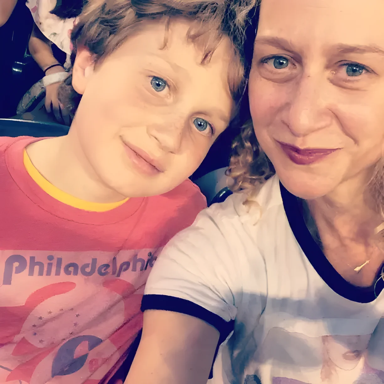 Ariel Ehrlich and his mom, Katie Rosman, pose for a selfie.