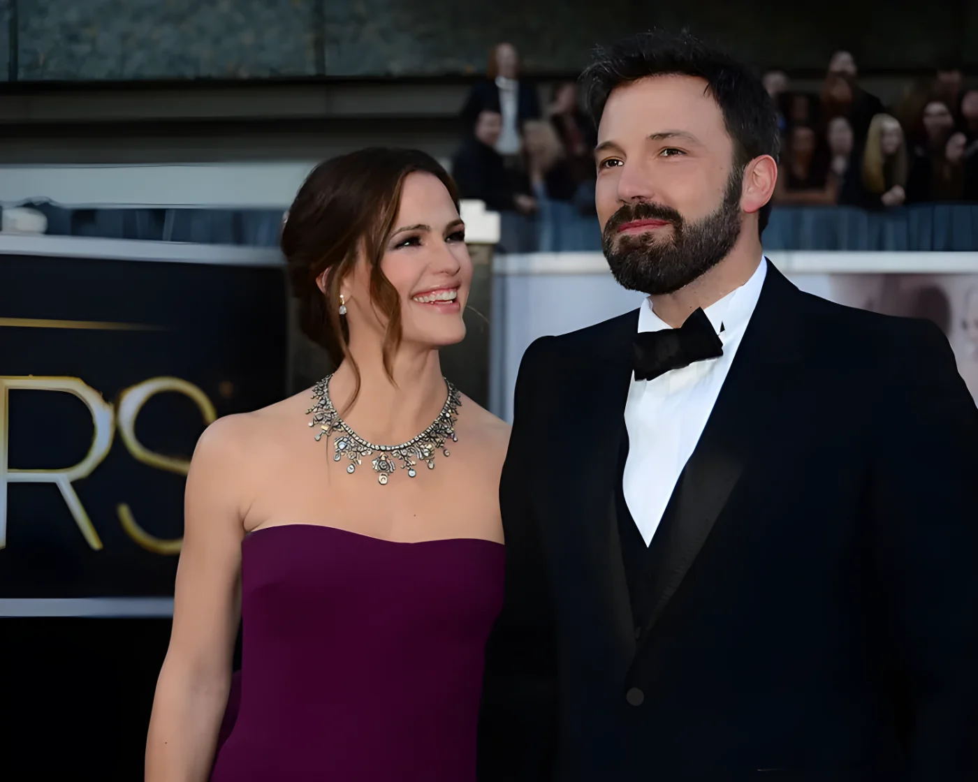 Ben Affleck and Jennifer Garner posing together at an event