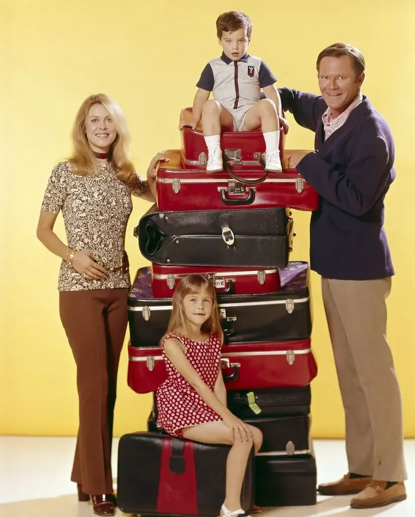 BEWITCHED - Cast Gallery - July 19, 1971. ELIZABETH MONTGOMERY;ERIN MURPHY;DAVID LAWRENCE;DICK SARGENT