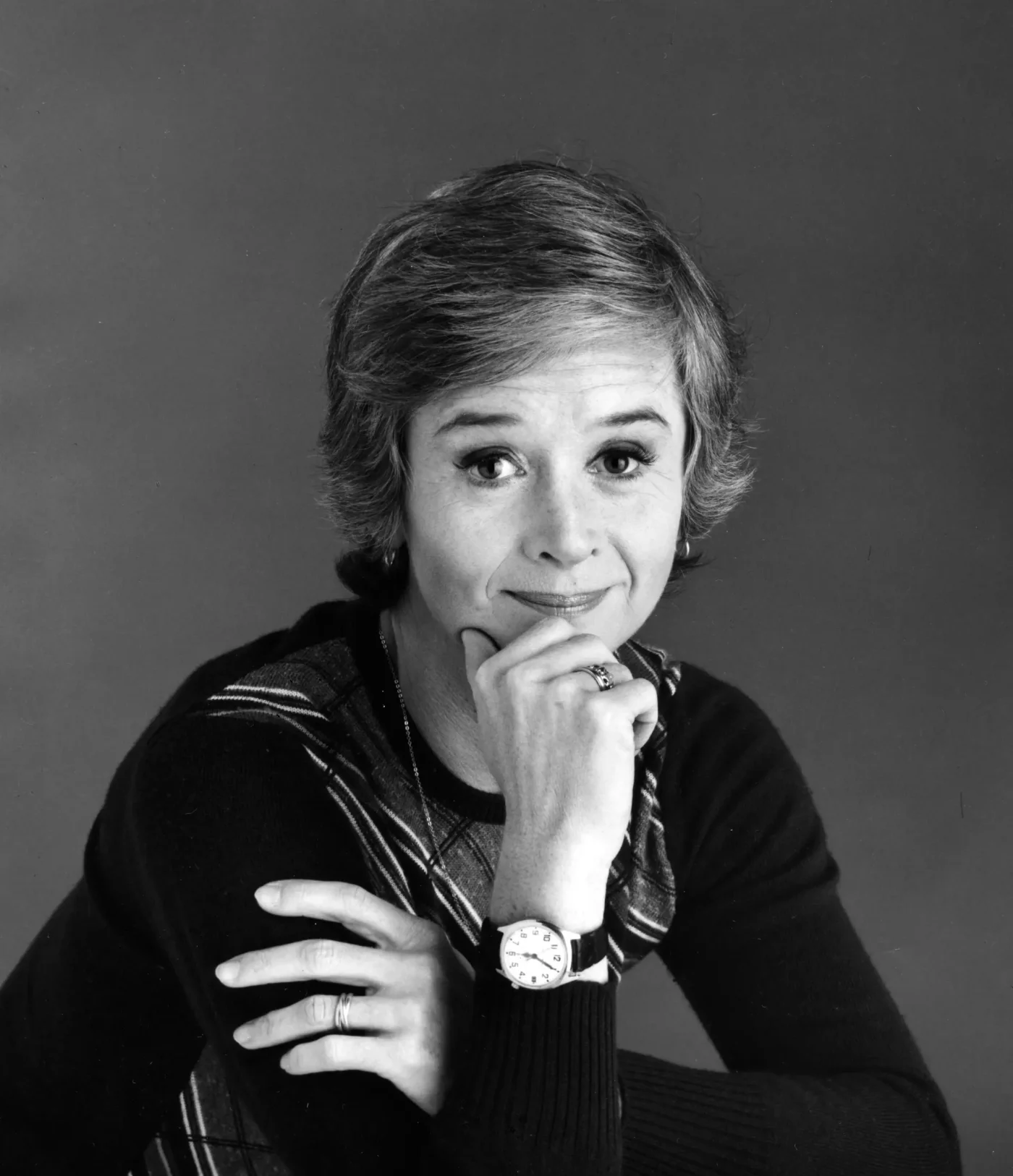 Black-and-white portrait of actress Barbara Barrie with her hand to her chin.
