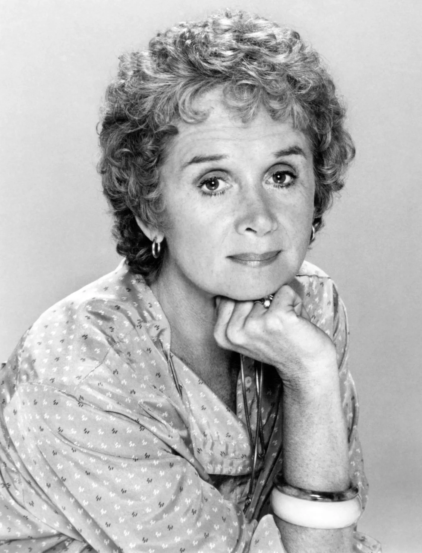 Black and white portrait of Barbara Barrie resting her chin in her hand.