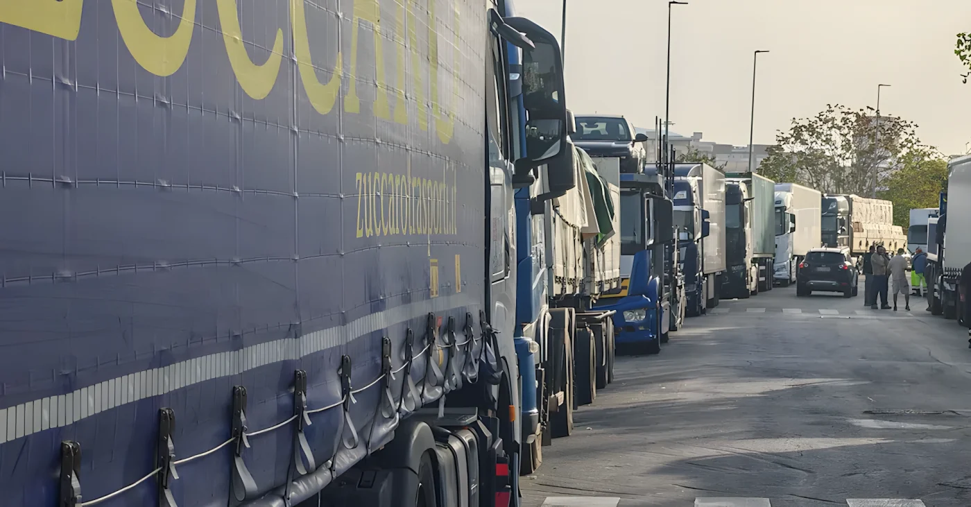 Blocco dei tir: 480 milioni sul tavolo, ma trasporti e filiera alimentare restano a rischio stop