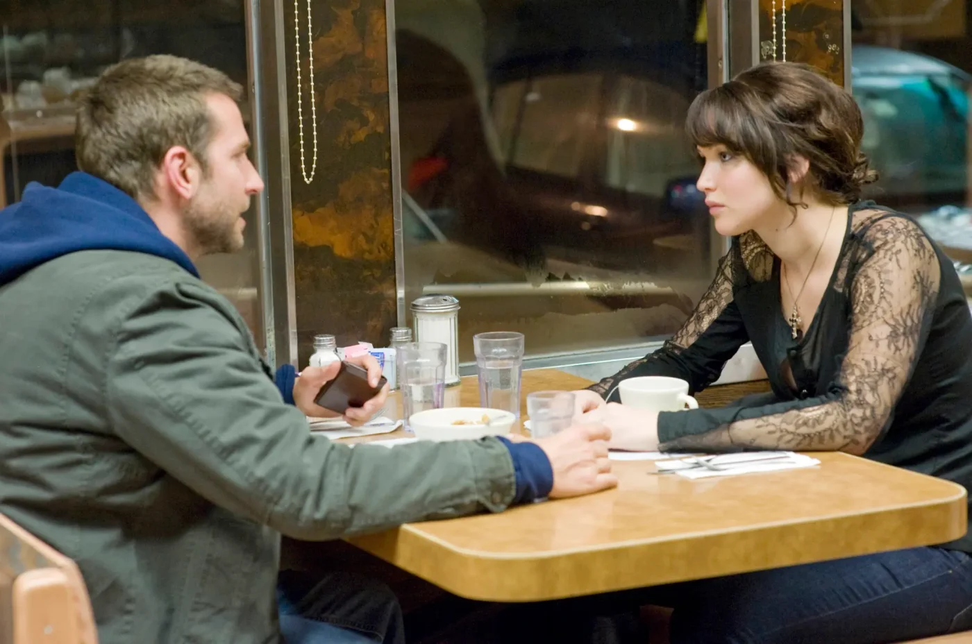 Bradley Cooper, Jennifer Lawrence in