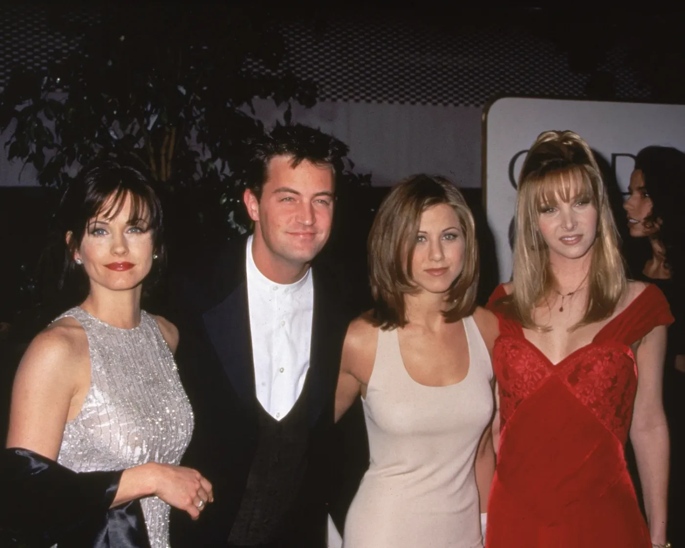 Courteney Cox, Matthew Perry, Jennifer Aniston, and Lisa Kudrow at the Golden Globe Awards, 1996.