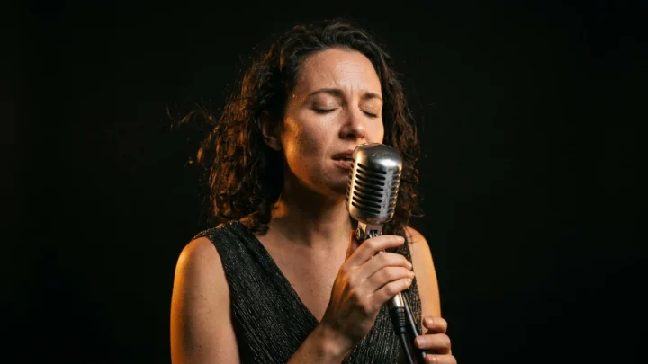 Alice Piombino cantante sul palco