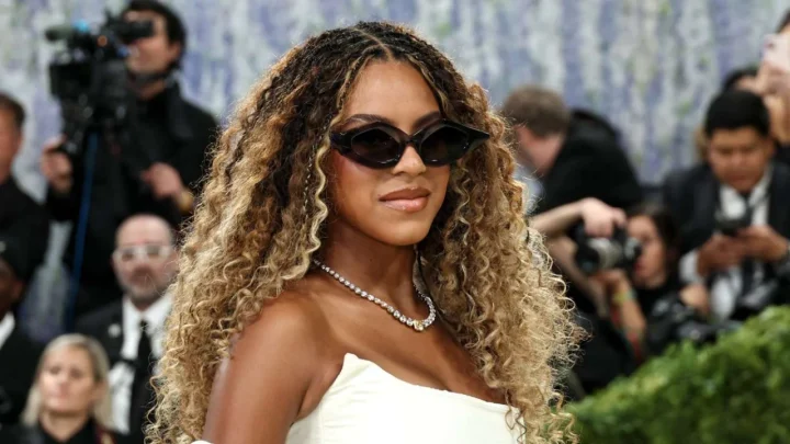 Blue Ivy Carter Towers Over Mom Beyoncé and Grandma Tina Knowles in Striking Backstage Photo at Jay-Z’s Anniversary Concert