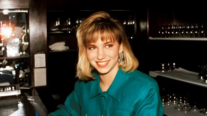 Debbie Gibson Steps Out in Show-Stopping Micro Dress at 56, Honoring a Vegas Legend for a Meaningful Cause