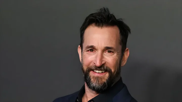 From Waiting Hollywood Tables to Sexiest Man Alive: How Unearthed 1990s Images Reveal Noah Wyle’s Unlikely Path to Global Stardom