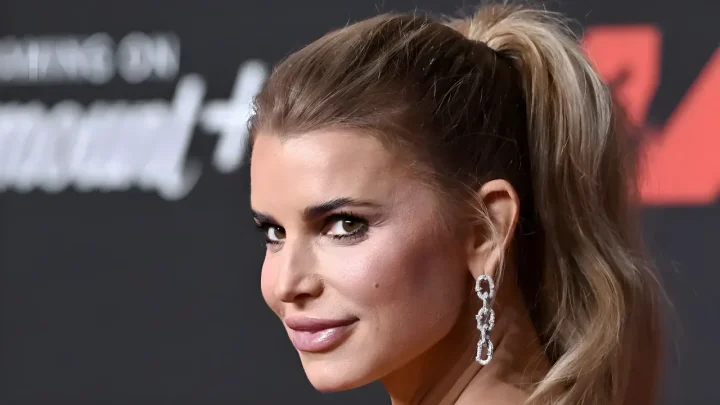 Jessica Simpson Ditches Signature Blonde for a Deep Chocolate Transformation: Inside Her Stunning Seasonal Hair Makeover